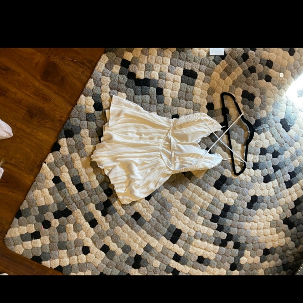 WHITE MINI ROMPER - Picture 2 of 2